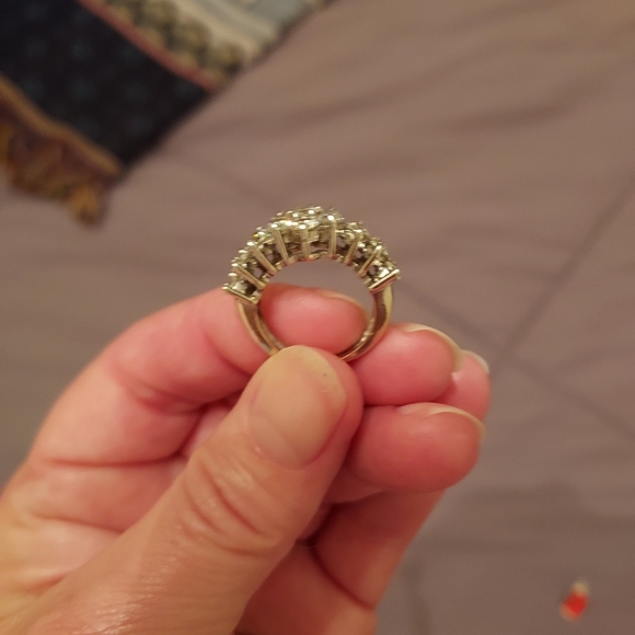 3 CARAT DIAMOND RING - Picture 2 of 6